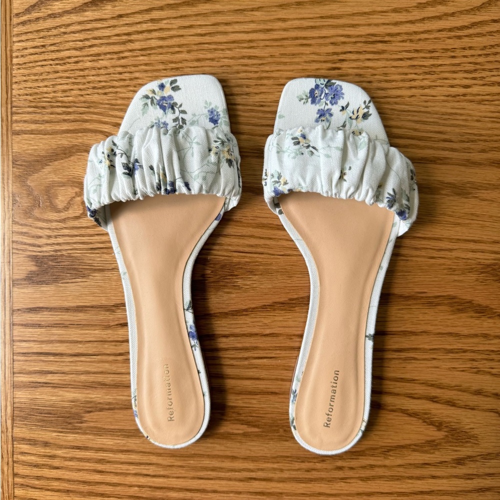 Reformation - Floral Marcella Ruched Flat Slide Sandals in Madeline